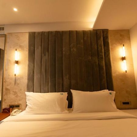 Hotel Ocean Blue Visakhapatnam Exteriör bild