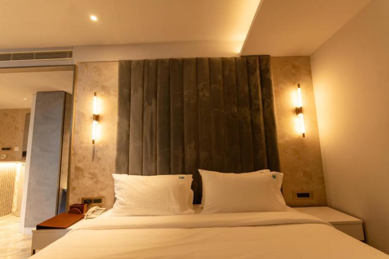 Hotel Ocean Blue Visakhapatnam Exteriör bild