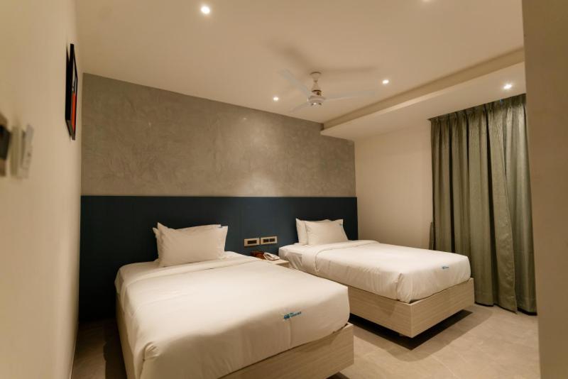 Hotel Ocean Blue Visakhapatnam Exteriör bild