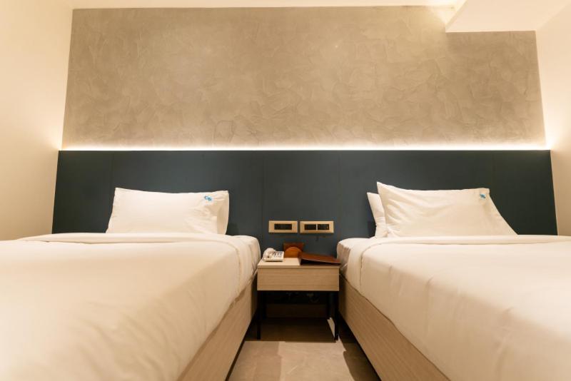 Hotel Ocean Blue Visakhapatnam Exteriör bild