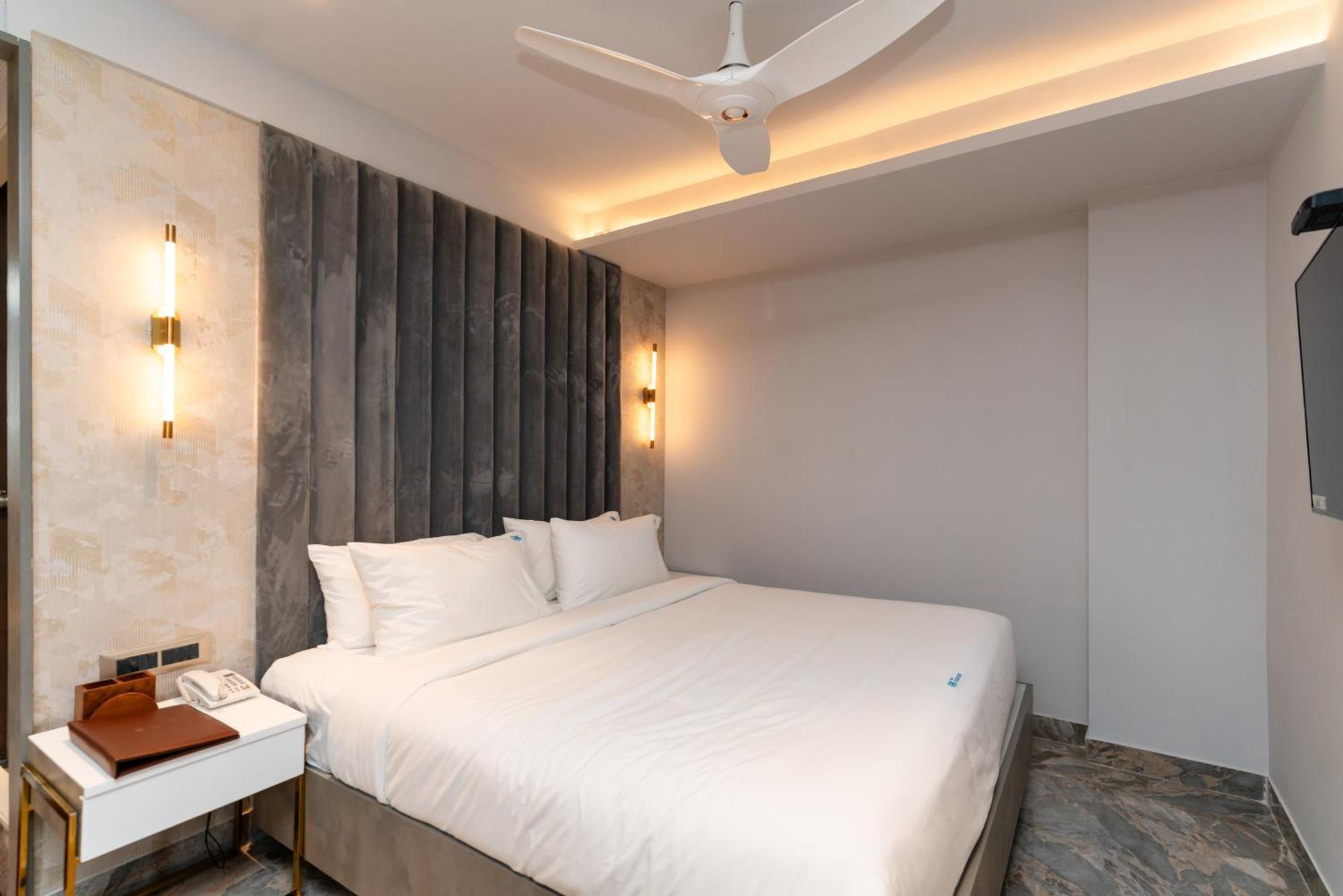 Hotel Ocean Blue Visakhapatnam Exteriör bild